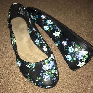 Floral flats size 8